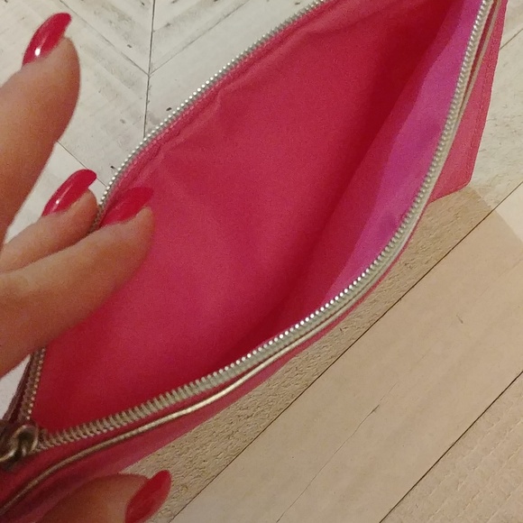 NEW Clinique Pink Cosmetic Pouch with Silver Tassel/Zipper - Picture 4 of 4